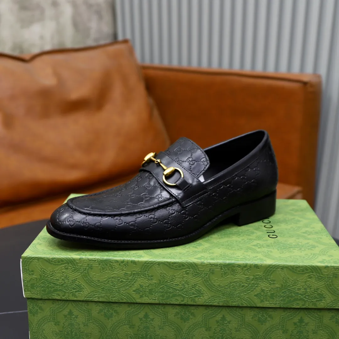 Men's shoes: 250🙅‍♂️🙅‍♂️🙅‍♂️Niuli Brand: GUCCI Size: 38-44 (45 can be customized) Level: Counter classic Material: Original soft cowhide upper Comfortable cowhide lining Original lightweight outsole Style category: Business casual footwear Driving leather shoes Color: Actual picture color